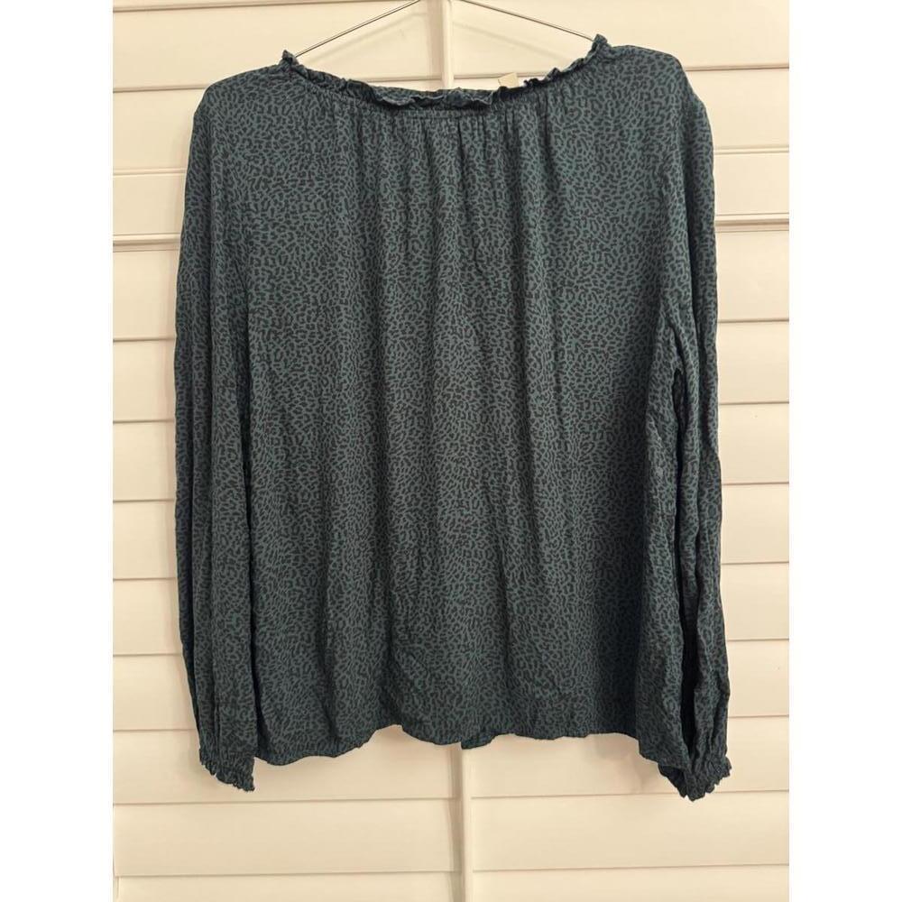Good Threads green animal print blouse size Medium